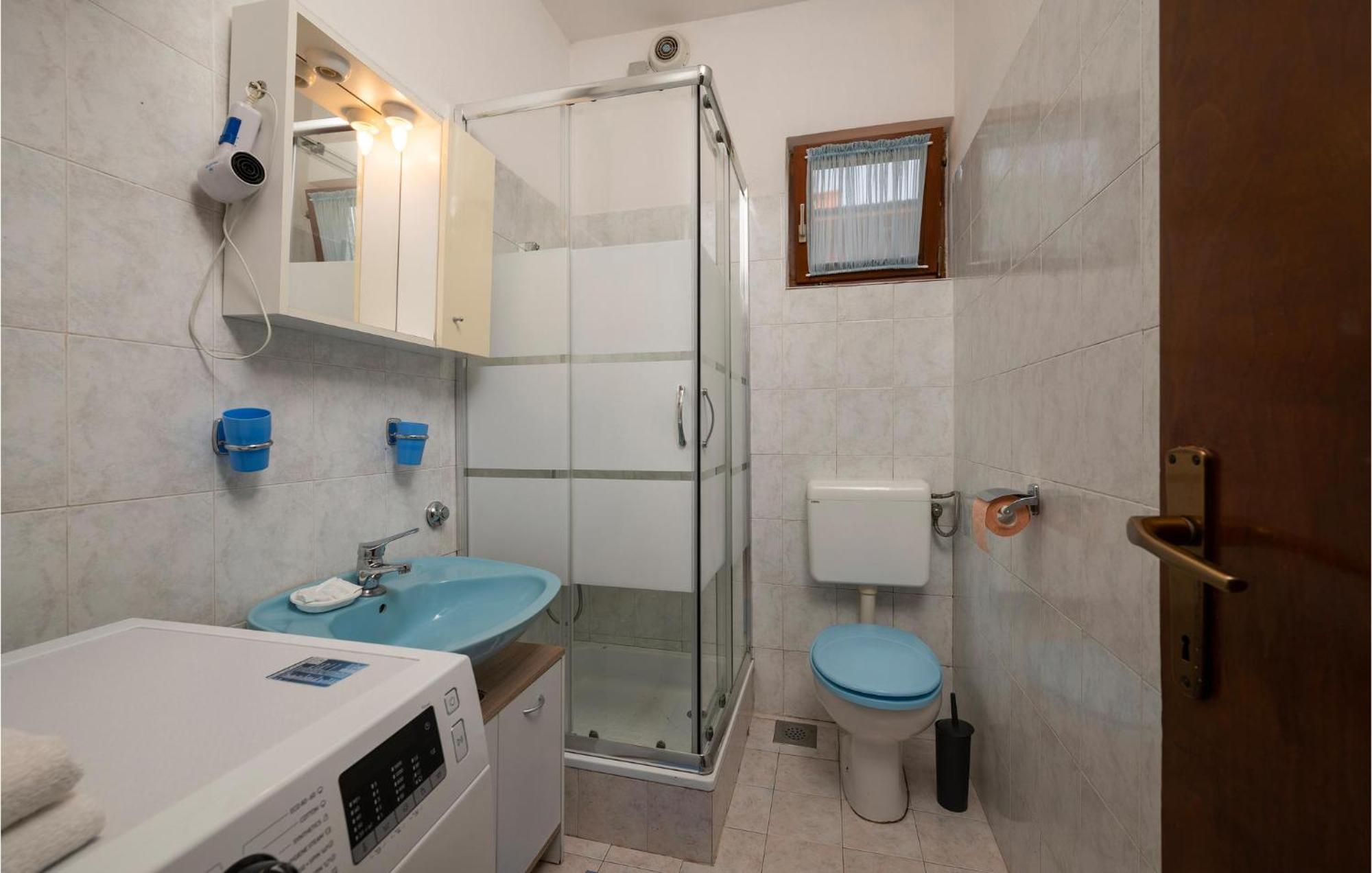 1 Bedroom Cozy Apartment In Pula Extérieur photo