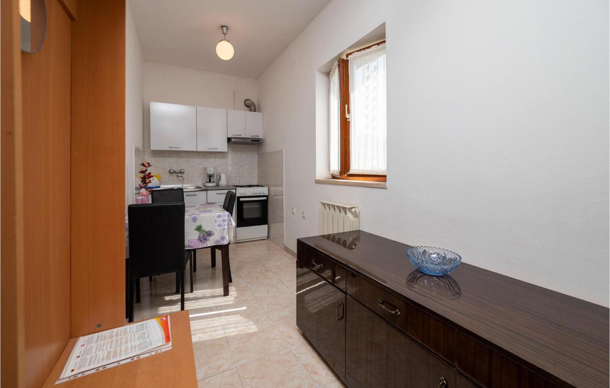 1 Bedroom Cozy Apartment In Pula Extérieur photo